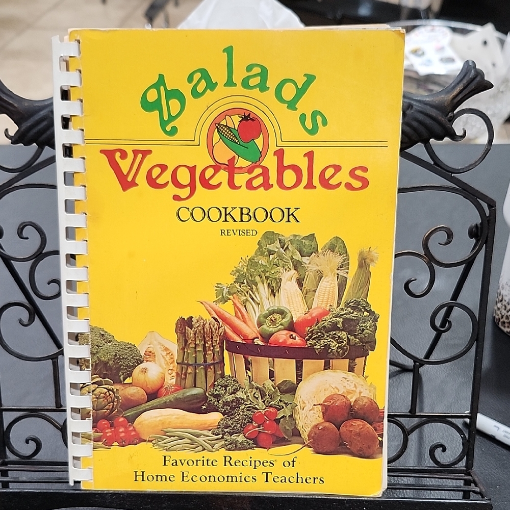 VINTAGE 1966 'SALADS VEGETABLES' COOKBOOK-REVISED